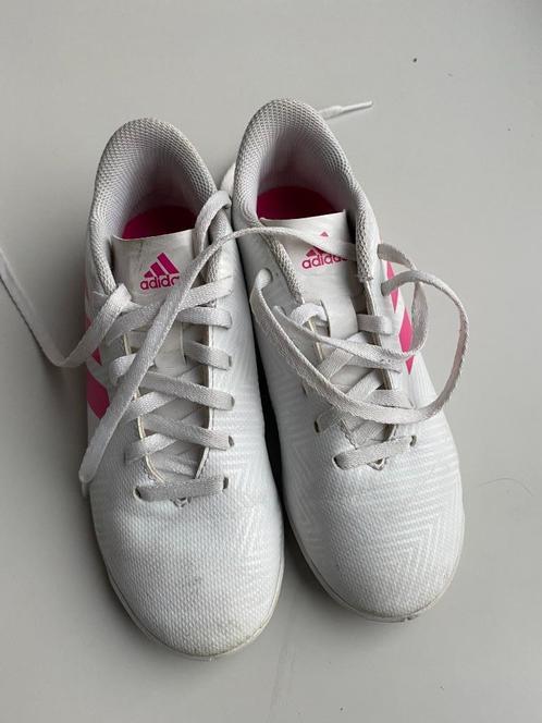adidas 33, Kinderen en Baby's, Kinderkleding | Schoenen en Sokken, Zo goed als nieuw, Sportschoenen, Meisje, Ophalen of Verzenden