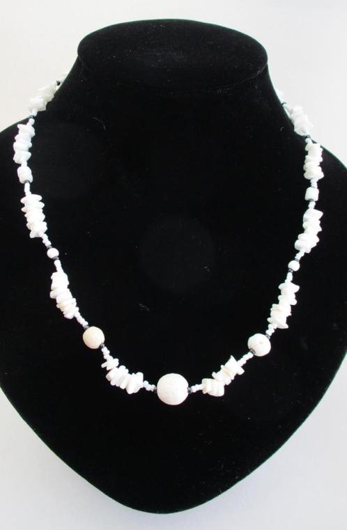 KS21- Ketting Schelp/Koraal -Wit-+ Glazen Kraaltjes 50cm., Handtassen en Accessoires, Kettingen, Nieuw, Steen of Mineraal, Wit