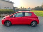 Toyota Yaris 1.3 Benzine 2015 GARANTIE Veel Opties Topstaat!, Autos, Toyota, Rouge, Achat, Euro 6, Carnet d'entretien