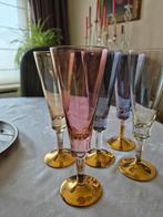 5 gekleurde champagne glazen op vergulde voet, Verzamelen, Glas en Drinkglazen, Ophalen of Verzenden, Nieuw