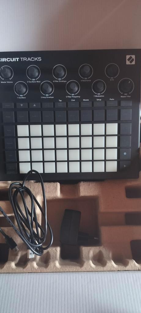 Novation Circuit Tracks groovebox, Muziek en Instrumenten, Synthesizers, Zo goed als nieuw, Novation, Ophalen of Verzenden