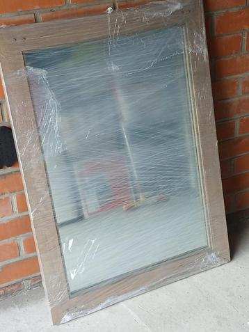 Spiegel beschikbaar voor biedingen
