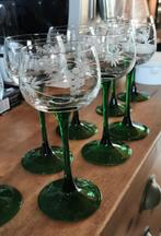 Set van 8 glazen, gegraveerd met groene voet. Prijs per set., Huis en Inrichting, Keuken | Servies, Glas, Glas of Glazen, Ophalen of Verzenden