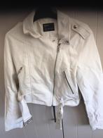 NIEUW lederlook vestje Bershka  M, Kleding | Dames, Jasjes, Kostuums en Pakken, Maat 38/40 (M), Wit, Nieuw, Jasje