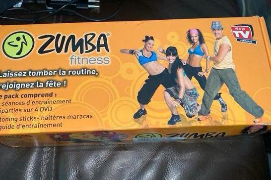 ENCORE NEUF DANS UN COFFRET DE FITNESS ZUMBA !, CD & DVD, DVD | Sport & Fitness, Neuf, dans son emballage, Enlèvement ou Envoi