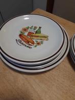 Zes borden en een groot bord, Ophalen of Verzenden, Zo goed als nieuw, Bord(en)