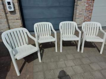 Lot de 4 chaises de jardin en plastique