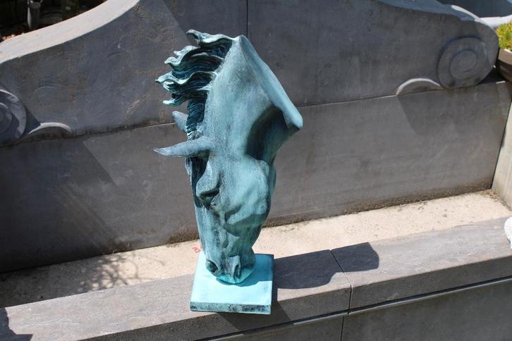 Buste van een paardenhoofd in groen gepatineerd brons., Tuin en Terras, Tuinwanddecoratie, Nieuw, Ophalen of Verzenden