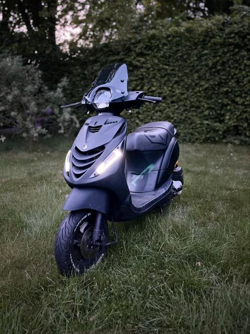 Piaggio zip 4t 50cc, Fietsen en Brommers, Scooters | Piaggio, Zo goed als nieuw, Zip, Benzine, Ophalen