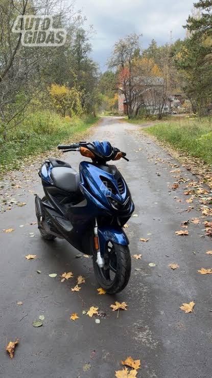 Opzoek naar aerox b klasse 50cc, Fietsen en Brommers, Scooters | Yamaha, Nieuw, Aerox, Klasse B (45 km/u), Benzine, Ophalen