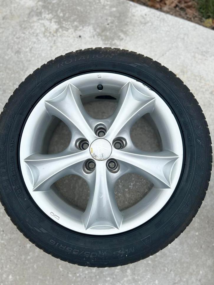 GOODYEAR ULTRAGRIP PERFORMANCE 3 205/55 R16 91 H, Auto-onderdelen, Banden en Velgen, Band(en), Winterbanden, Ophalen