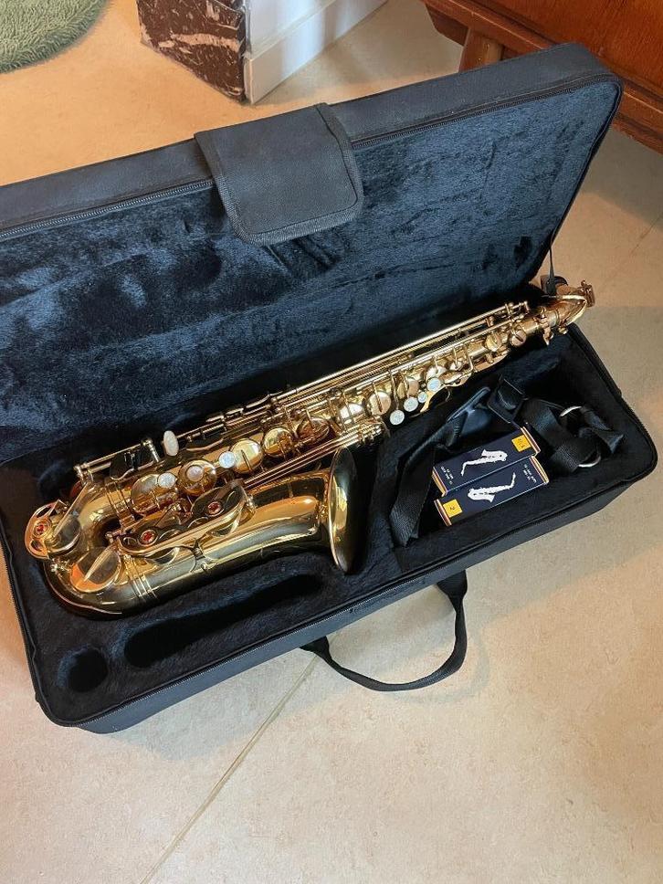 Alto Saxofoon - Le Marquis N.Y., Muziek en Instrumenten, Blaasinstrumenten | Saxofoons, Zo goed als nieuw, Alt, Met koffer, Ophalen of Verzenden