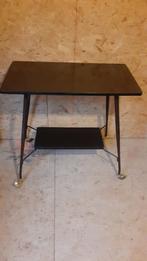 Table sur roulette vintage, Maison & Meubles, 25 à 50 cm, 50 à 100 cm, Enlèvement, Utilisé