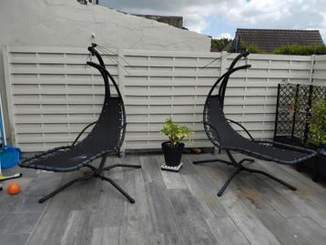 2 hangstoelen in prima staat  beschikbaar voor biedingen