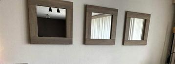Houten vierkante spiegels 3 stuks.