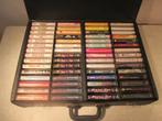 60 Originele Cassettebandjes in opbergkist, Ophalen of Verzenden, Zo goed als nieuw, 26 bandjes of meer, Met bewaardoos, rek of koffer