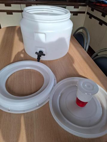 Cuve vinification plastique, Enlèvement, Comme neuf, Synthétique