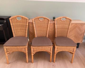 3 stoelen riet beschikbaar voor biedingen