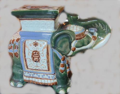 2) Porte-plante éléphant céramique vert +-47cms., Huis en Inrichting, Woonaccessoires | Zuilen en Pilaren, Gebruikt, Ophalen