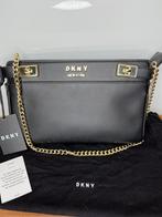 DKNY nieuw met etiketten in originele stofzak., Bijoux, Sacs & Beauté, Sacs | Sacs à bandoulière, Autres marques, Noir, Cuir, Enlèvement