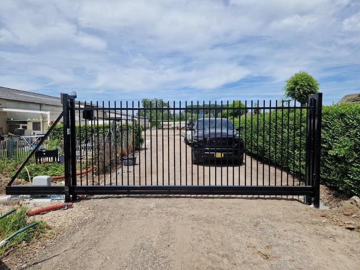 Spijlen schuifpoort 5x2 incl fundatie,motor en montage, Tuin en Terras, Tuinpoorten, Nieuw, Schuifpoort, IJzer, 150 tot 200 cm
