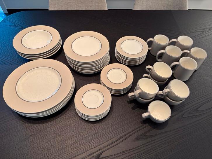 Hema Tsaar borden, koppen, bekers taupe en beige, Huis en Inrichting, Keuken | Servies, Gebruikt, Bord(en), Keramiek, Ophalen