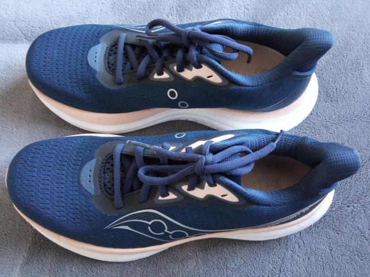 Chaussures femme Saucony courrir ou ville, Sports & Fitness, Course, Jogging & Athlétisme, Neuf, Chaussures de course à pied, Saucony