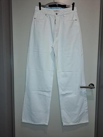 Nieuwe witte jeans, M beschikbaar voor biedingen
