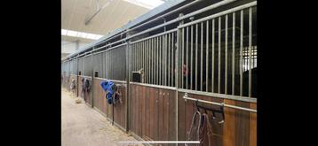Voorwanden in goede staat te koop, Mise à l'étable