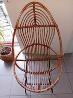 Rotan stoel op zwart ijzeren onderstel. Vintage stijl., Tuin en Terras, Ophalen, Gebruikt, Rotan