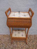 antieke rieten staande naaikoffer uit de jaren 50, Ophalen