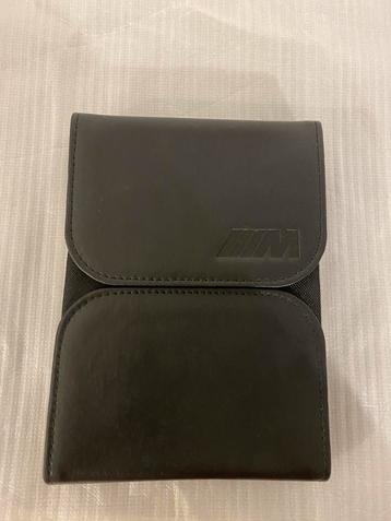 BMW ///M Boordboeketui Leder. NIEUW € 60,00 beschikbaar voor biedingen