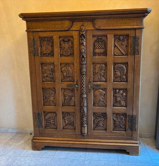 Hal kast in massieve eik met houtsculptuur, Antiek en Kunst, Antiek | Meubels | Kasten, Ophalen