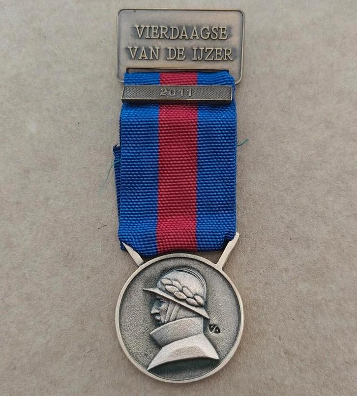 Medaille Vierdaagse van de ijzer 2011 Goudkleurig, Verzamelen, Militaria | Algemeen, Embleem of Badge, Ophalen of Verzenden
