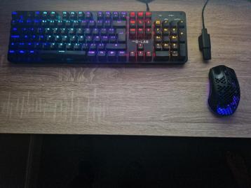 Gaming toetsenbord en muis beschikbaar voor biedingen