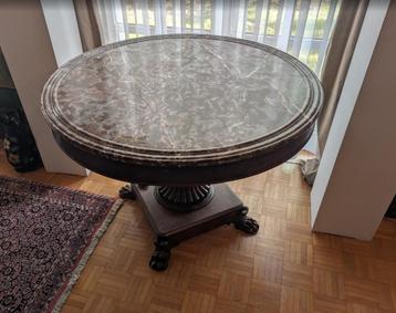 antieke ronde tafel met marmeren blad beschikbaar voor biedingen