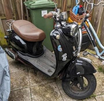 BTC scooter strat en rijdt heel goed moet dringend weg 500€ beschikbaar voor biedingen