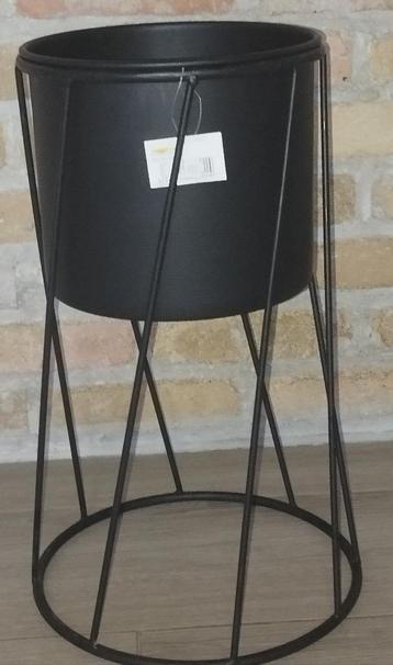 Bloempot  beschikbaar voor biedingen