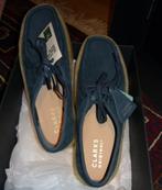 Gloednieuwe Clarks Wallabees, blue  nubuck, 39,5 - uk 6, Kleding | Dames, Schoenen, Verzenden, Nieuw, Blauw