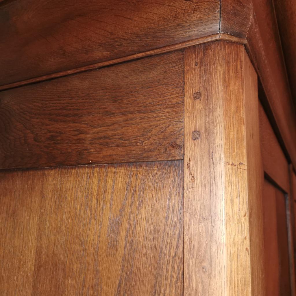 antieke Louis Philippe linnenkast in eik, Enlèvement