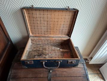  Authentieke rieten en lederen koffers – vintage charme! beschikbaar voor biedingen