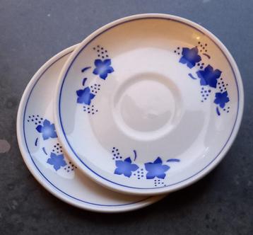 2 wit blauwe onderbordjes Made in Boch la Louviere Belgium beschikbaar voor biedingen