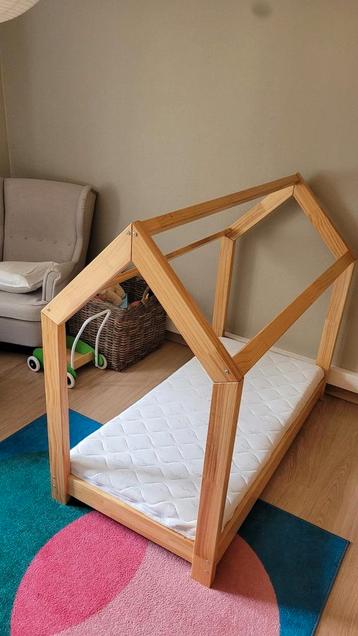 Montessori (vloer) bed beschikbaar voor biedingen
