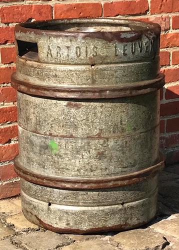 Metalen vat Stella Artois 1970 beschikbaar voor biedingen