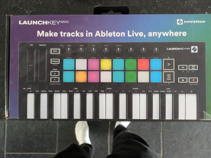 Novation Launchkey Mini Mk3, Musique & Instruments, Équipement Midi, Comme neuf, Enlèvement ou Envoi