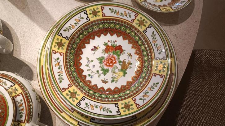 10 pers fijn goudgouden handgeschilderde Chinese dinerset, Antiek en Kunst, Antiek | Servies compleet, Ophalen