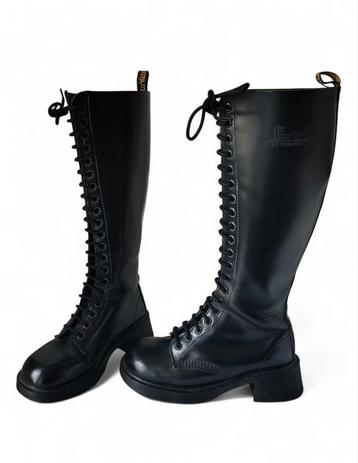 Dr Martens 20 eyelet boots  beschikbaar voor biedingen