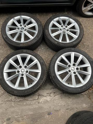 Skoda Octavia Velgen met Allseason Banden beschikbaar voor biedingen