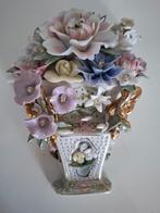 wanddecoratie met een arrangement van bloemen in porcelein, Huis en Inrichting, Woonaccessoires | Wanddecoraties, Ophalen of Verzenden