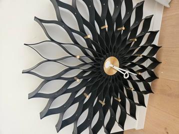 Vitra Sunflower Clock (zwart) beschikbaar voor biedingen